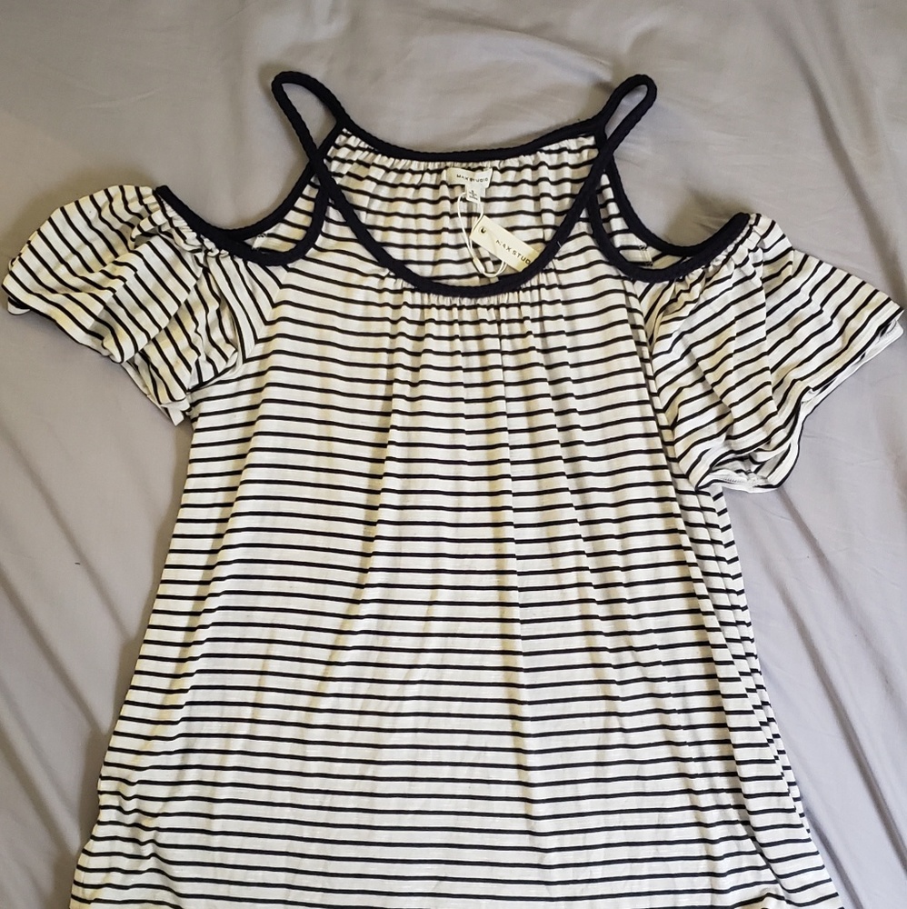 New Max Studio Cold shoulder top